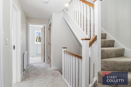 FIRST FLOOR LANDING