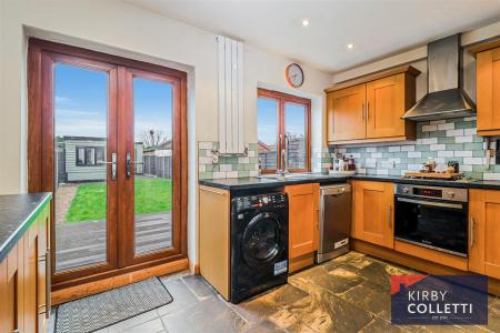 KITCHEN/BREAKFAST ROOM