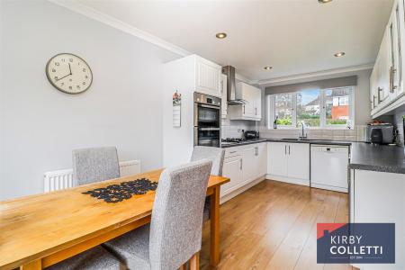 KITCHEN/BREAKFAST ROOM