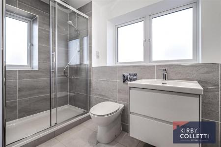 EN SUITE SHOWER ROOM