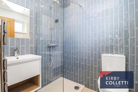 EN SUITE SHOWER ROOM TO BEDROOM ONE