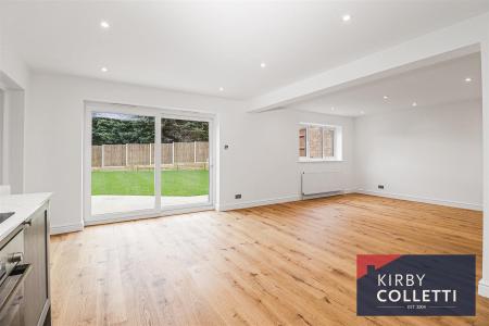 KITCHEN/DINER/FAMILY ROOM