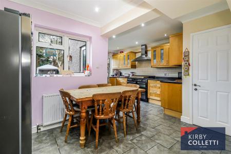 KICTHEN/BREAKFAST ROOM