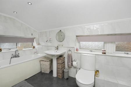 BATH/SHOWER ROOM