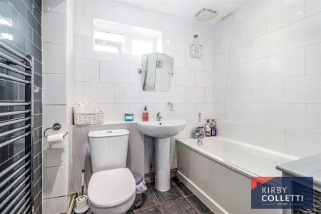 GROUND FLOOR BATHROOM
