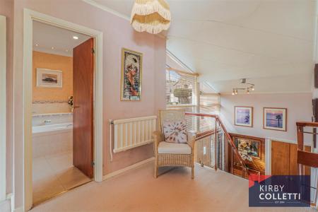 FIRST FLOOR LANDING