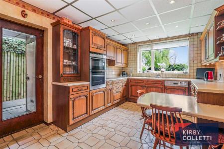 KITCHEN/BREAKFAST ROOM