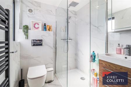 EN SUITE SHOWER ROOM TO BEDROOM FIVE