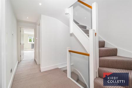 FIRST FLOOR LANDING