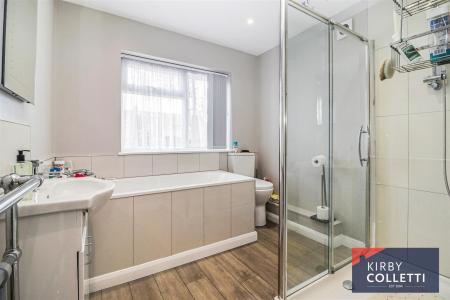 GROUND FLOOR BATHROOM
