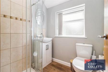2ND SHOWER ROOM