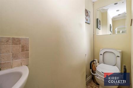 EN SUITE TO BEDROOM ONE