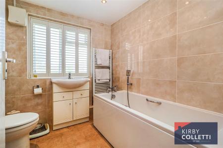 BATH/SHOWER ROOM