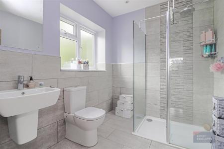 EN SUITE TO BEDROOM TWO