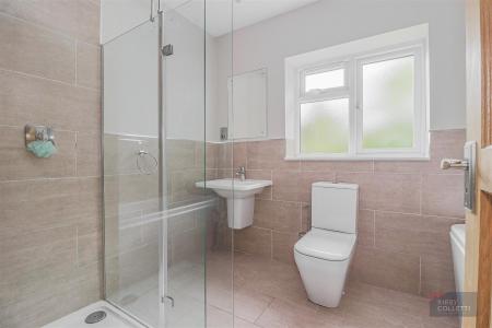 LUXURY BATH/SHOWER ROOM