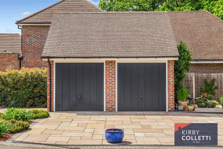 DETACHED DOUBLE GARAGE