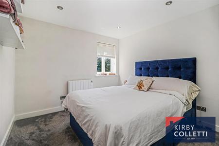 DOUBLE BEDROOM