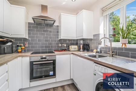 FITTED KITCHEN