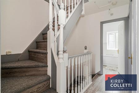 FIRST FLOOR LANDING