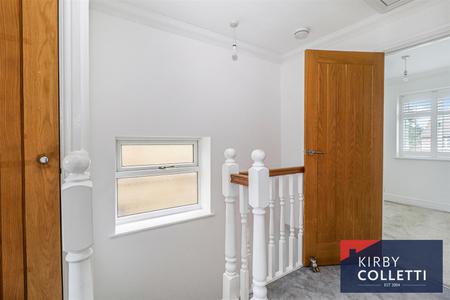 FIRST FLOOR LANDING