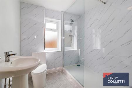 GROUND FLOOR SHOWER ROOM