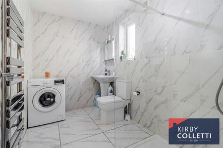 GROUND FLOOR SHOWER ROOM