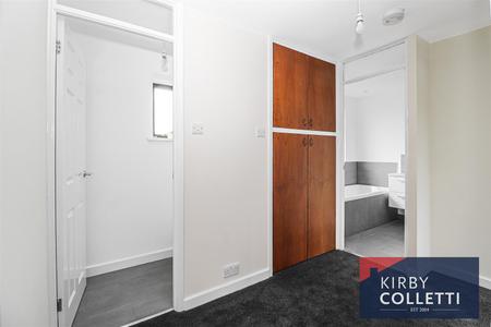 FIRST FLOOR LANDING