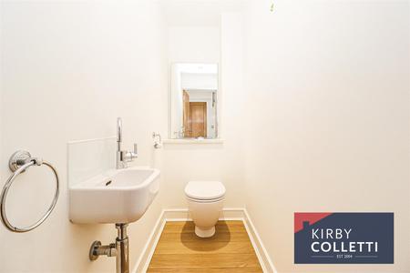 GROUND FLOOR W.C.