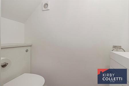 GROUND FLOOR W.C.