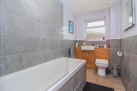 BATHROOM/W.C