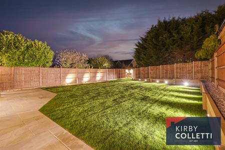 GARDEN (NIGHT)