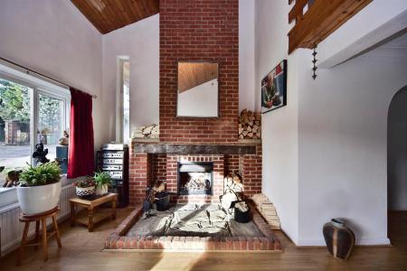 Living Room (Feature)