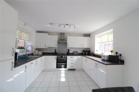 Ploughman Drive, WOODFORD HALSE, Northamptonshire, NN11