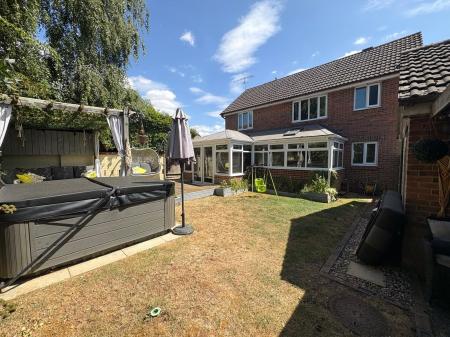 Maple Close, WOODFORD HALSE, Northamptonshire, NN11
