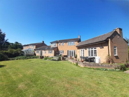 Milton Court, MILTON MALSOR, Northamptonshire, NN7