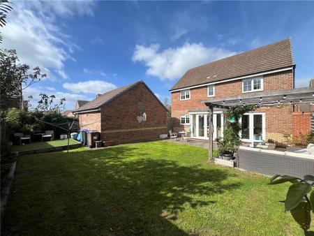 Cowley Meadow Way, CRICK, Northamptonshire, NN6