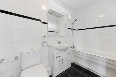 BCLR - Flat 19 Coniston Court - Ensuite Bedroom 1