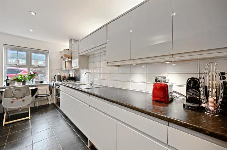 BCLR - 7 Bampton Drive - Kitchen (4).jpg