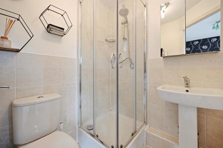 BCLR - 7 Bampton Drive - Ensuite Bedroom 2 (4).jpg