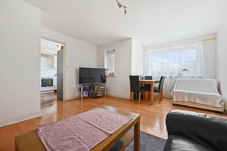 LR - 21 Kingweston Close - ReceptionA2 (1).jpg