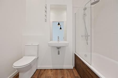 BCLR - 33 New Trinity Road - Bathroom (4).jpg
