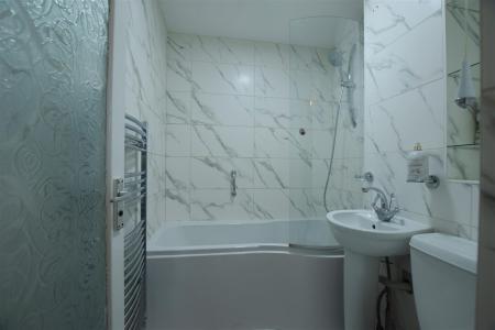 Bathroom_inPixio.jpg