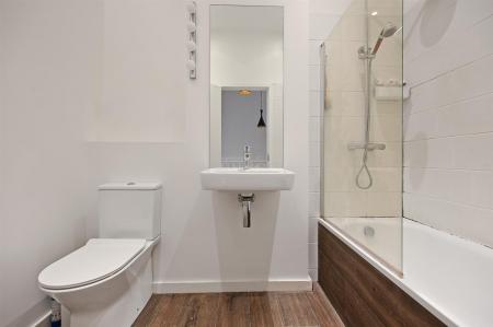 BCLR - 29 New Trinity Road - Bathroom (4).jpg