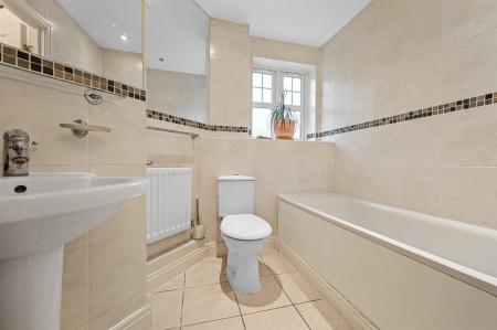 BCLR - 56 Shillingford Close - Bathroom (4).jpg