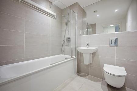 BCLR - 106 Franklin Court - Bathroom (4).jpg