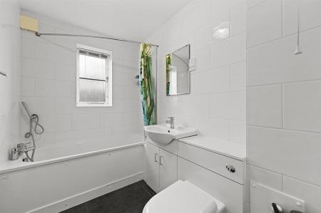 LR - 45 Dairyman Close - Bathroom3 (1).jpg