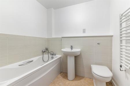 Domus Court 48 - bat.jpg