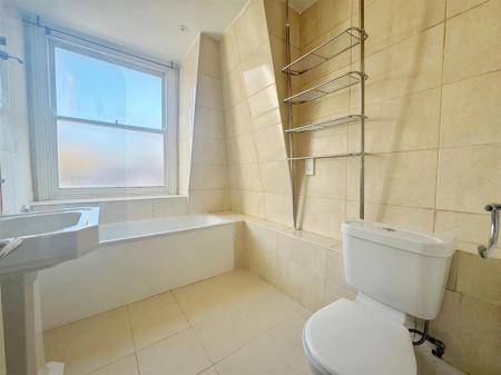 Bathroom 1_inPixio.jpg