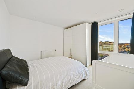 BCLR - 10 Collingford Court - Bedroom (4).jpg