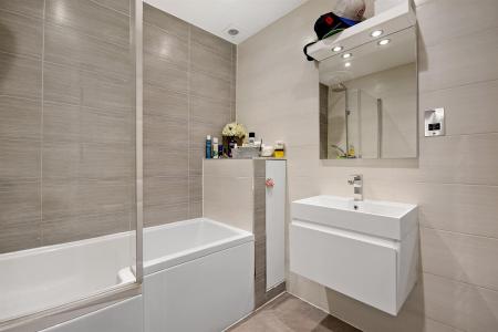 LR - 1 Red Lion Court - Bathroom3.1.jpg